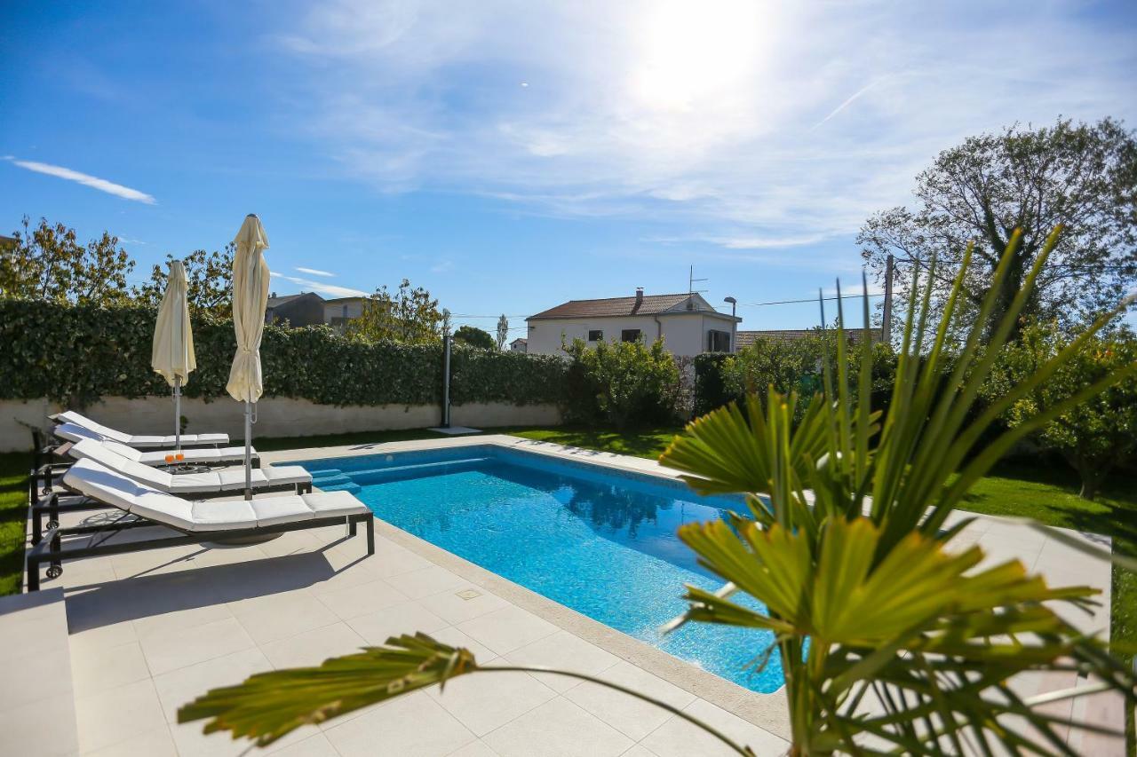 Villa Elysium - Beautiful Family House With Heated Pool Kaštela Exterior foto